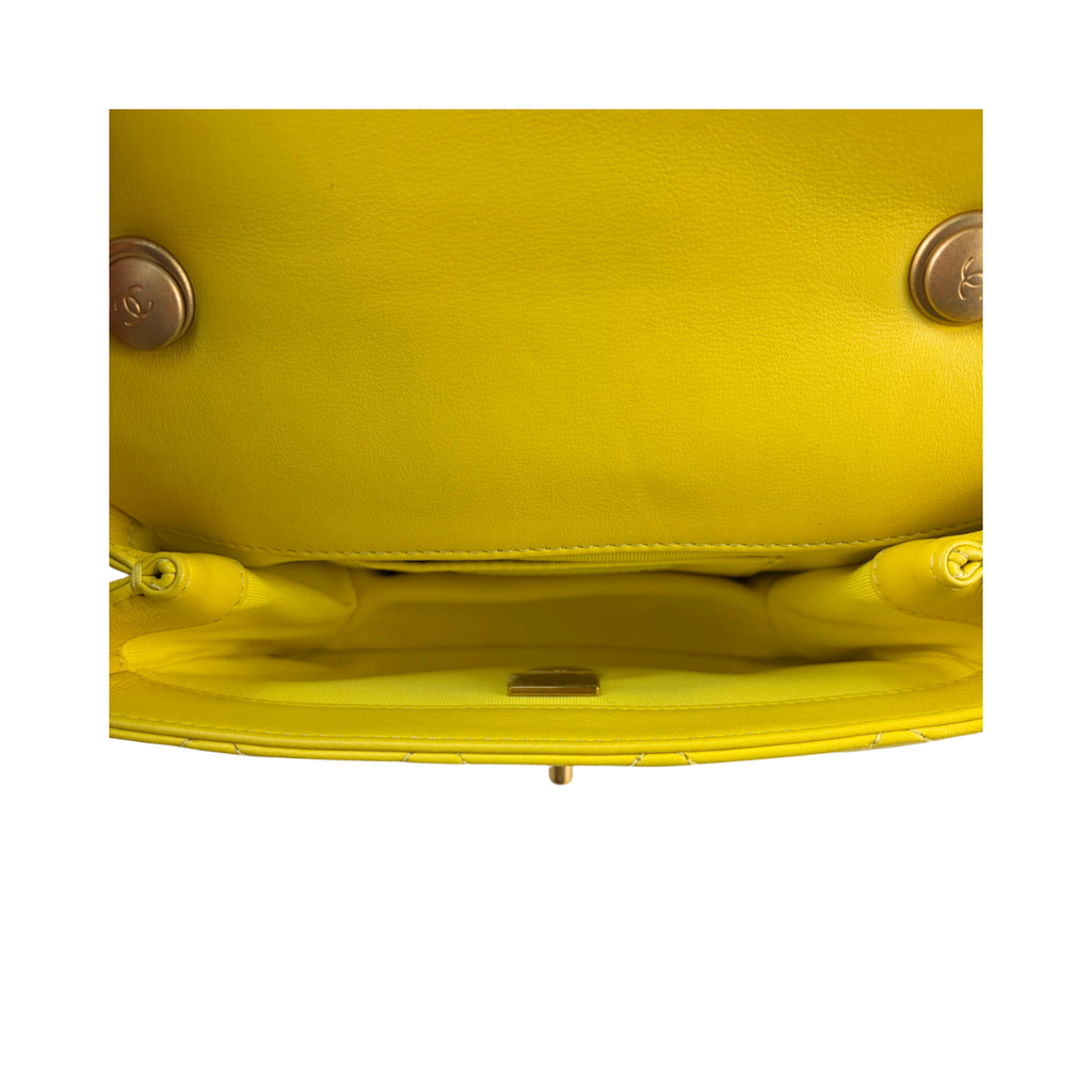イエロー ミニ チェーンバー トップハンドル フラップバッグ